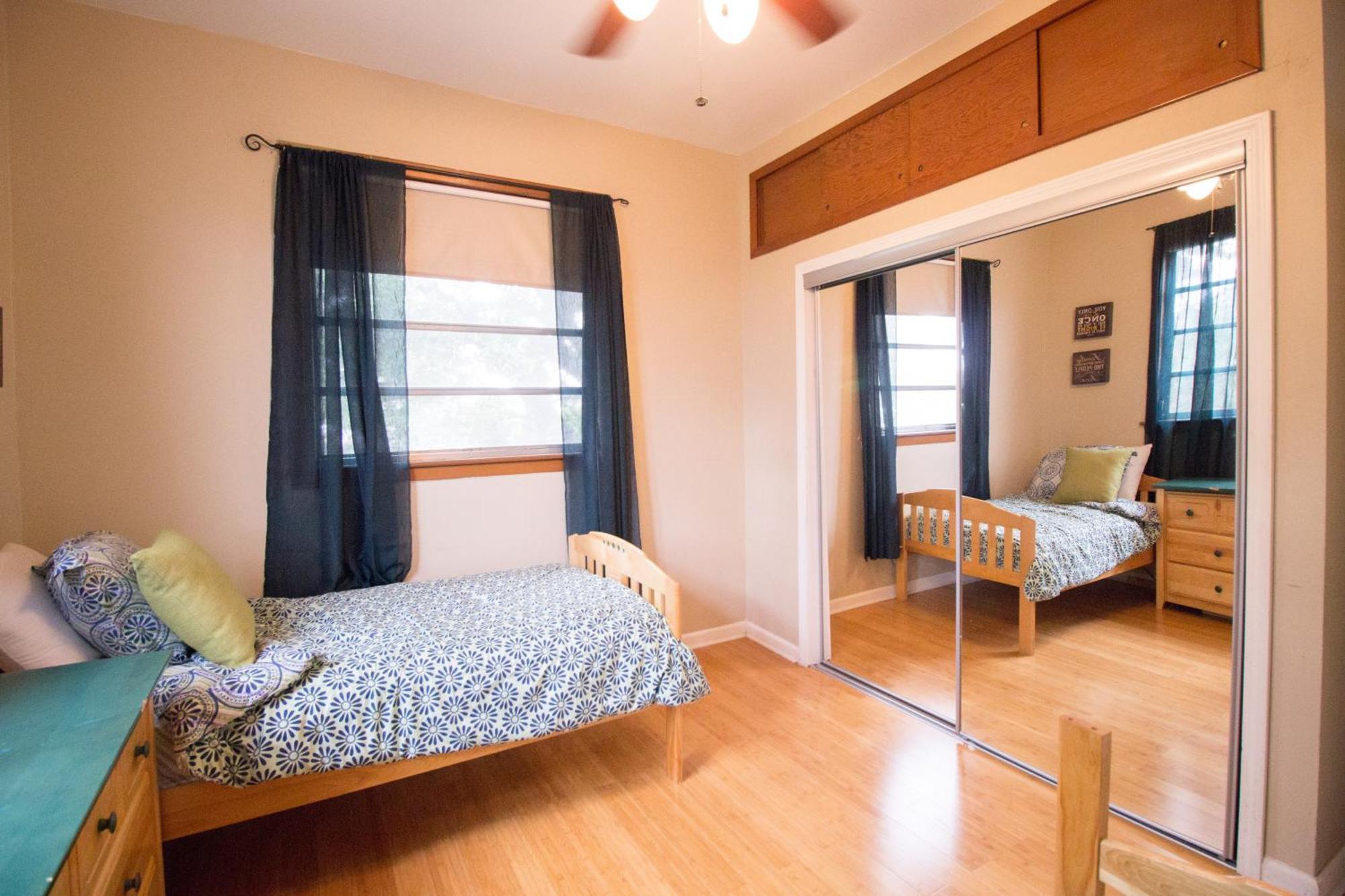 Large Spacious Beautiful Apartment *